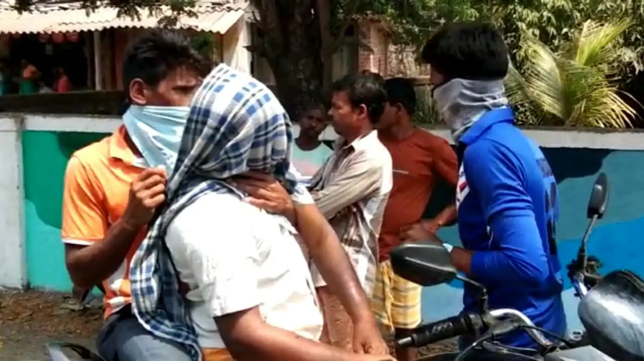 पालघर मध्ये मृतदेह बाईकवरून नेण्याची वेळ