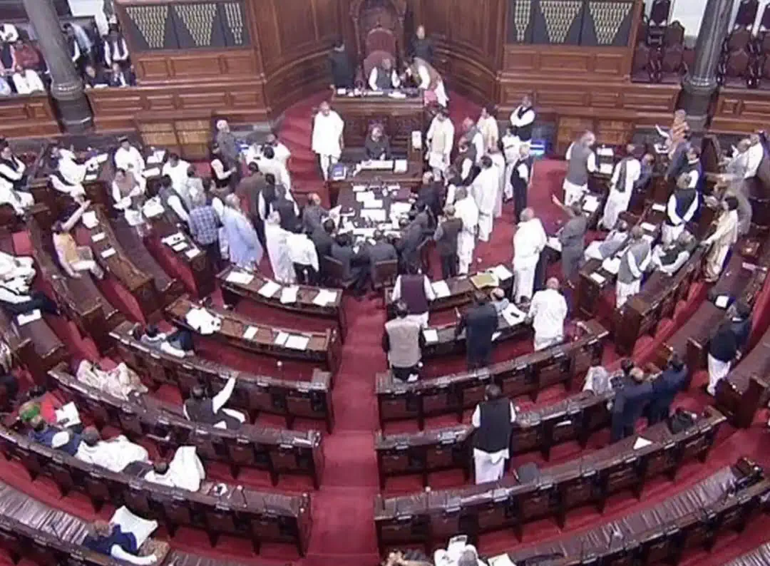 मड्याच्या टाळूवरचे लोणी खाणे…
