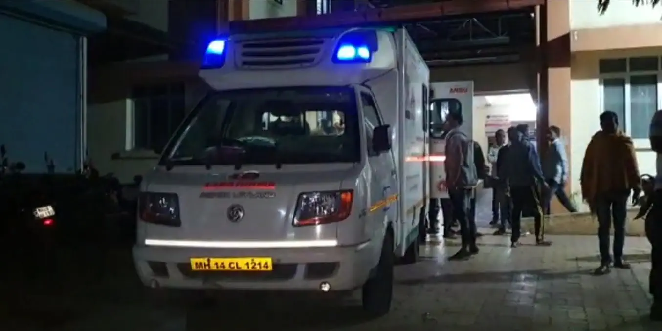 लग्नाचं वऱ्हाड घेऊन जाणाऱ्या पिकअप वाहणाचा अपघात; एकाचा मृत्यू तर 22 जखमी