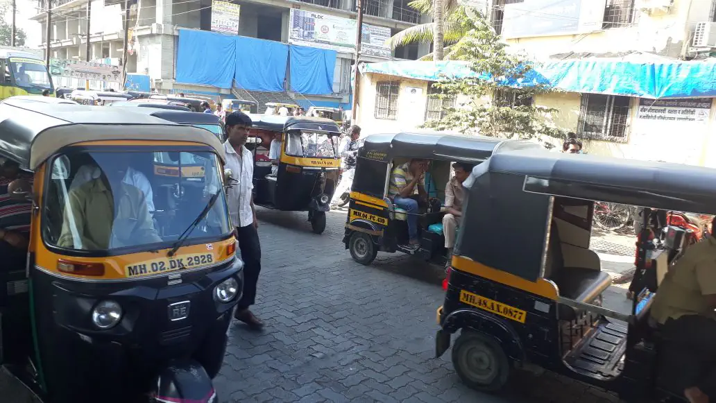 नालासोपाऱ्यात रिक्षाचालकांची मुजोरी.
