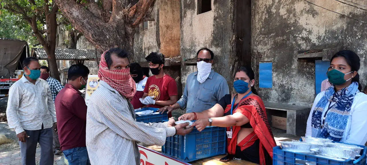 बोईसर मध्ये मदतीचे फोटोसेशन