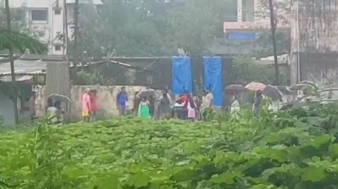 स्वातंत्र्य दिनाच्या पुर्वसंधेला महिलेला भररस्त्यात मारहाण