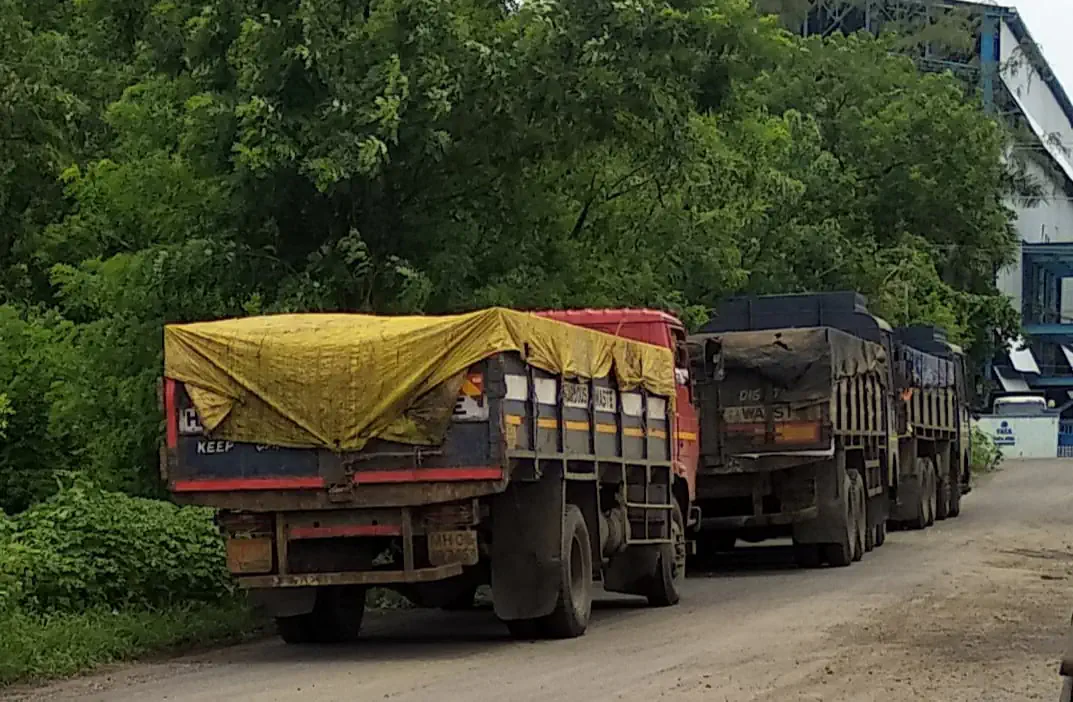 हजारो टन रासायनिक घनकचऱ्यांची नियमबाह्य वाहतूक