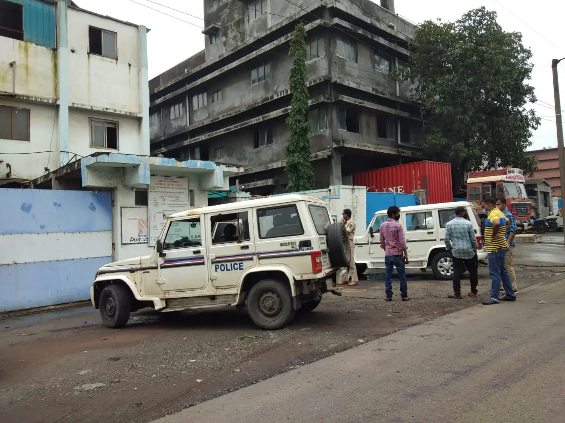 घातक रसायन घेवुन जाणाऱ्या टेम्पो पोलिसांच्या ताब्यात