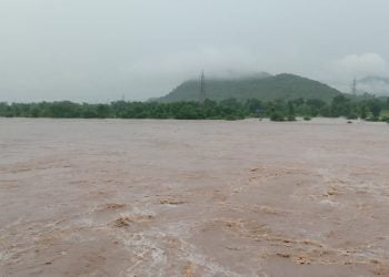 सुर्या नदीत स्टंटबाजी करताना बंधाऱ्यात बुडून तरुणाचा मृत्यू