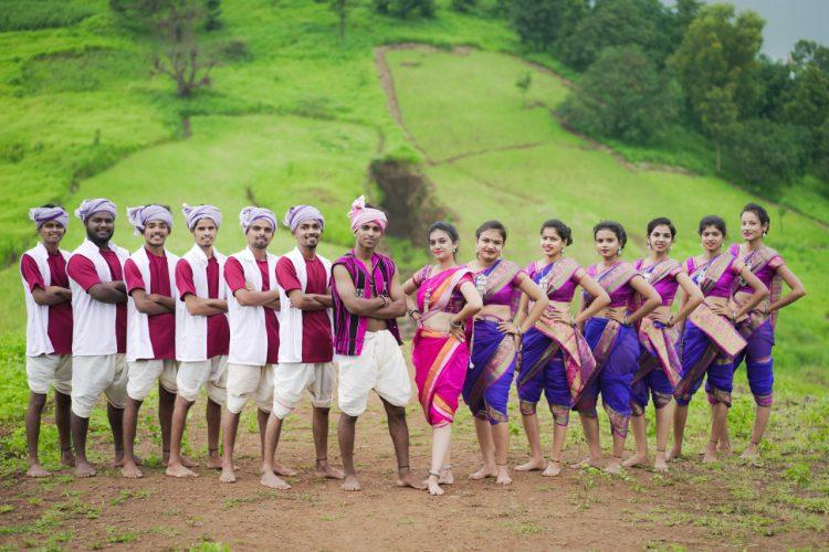 ग्रामीण भागात गाजतेय ‘आदिवासी राजाची’ धूम