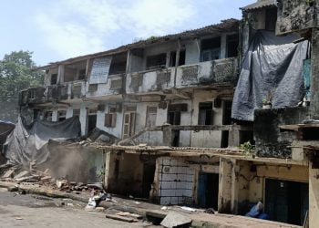 नालासोपाऱ्यात धोकादायक इमारतींना जमीनदोस्त करण्याचे काम सुरू