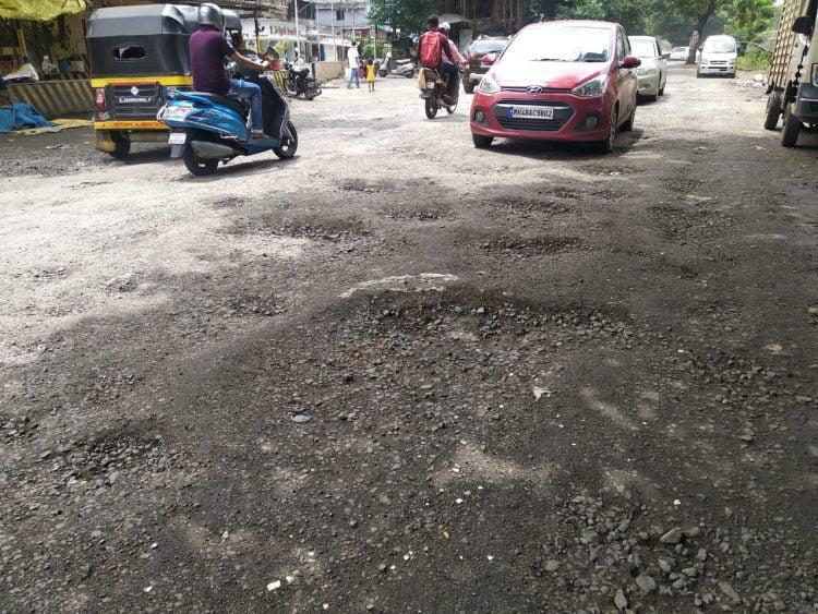 अणुऊर्जा प्रकल्पाकडे जाणारा रस्ता विकासाचे धिंडवडे काढणारा