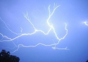 वाड्यात वीज पडून एकाचा मृत्यू ; 5 जखमी