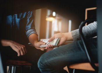 लाच घेताना बांधकाम विभागाचा लाचखोर ताब्यात!