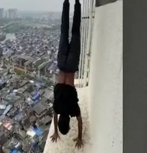 मुंबईत स्टंट करणाऱ्या तरुणाला अटक.