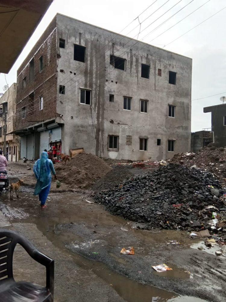 अनधिकृत वस्त्यांना सुविधांची खैरात