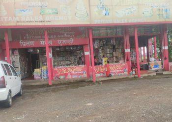 वाड्यात बेकायदेशीर फटाक्यांची गोदामे सुरू