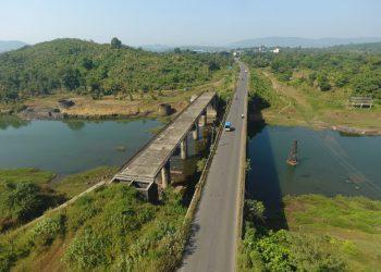 वाडा-मनोर महामार्गावरील देहेर्जे पुल बनले धोकादायक