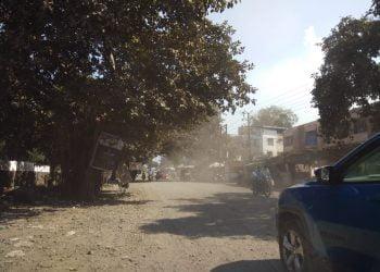 रस्त्यावरील धुळवडीची परंपरा कायम