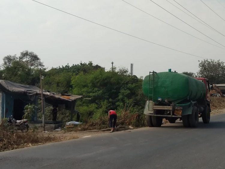 जिल्हाधिकाऱ्यांची टँकर बंदी कागदावरच!