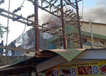 वसईत केमिकल व प्लास्टिक कंपनीला भीषण आग