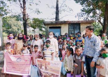 सामाजिक संस्थेकडून गरजूंना मदतीचा हात