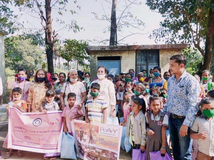 सामाजिक संस्थेकडून गरजूंना मदतीचा हात