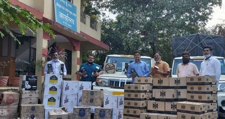 महामार्गावर उत्पादन शुल्क विभागाच्या कारवाईत लाखोंचा मद्यसाठा जप्त