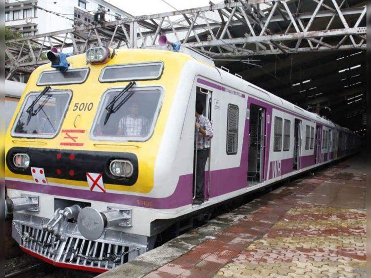 जानेवारीत सगळ्यांसाठीच लोकल सेवा सुरू करण्याचा मुख्यमंत्र्यांचा विचार