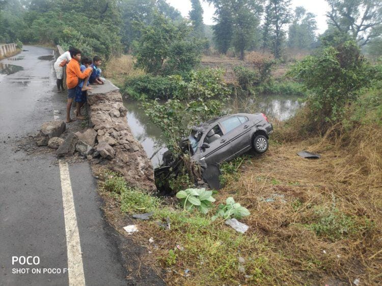 महामार्गावर पडलेली मृत गाय हटविण्यासाठी लागले अठरा तास