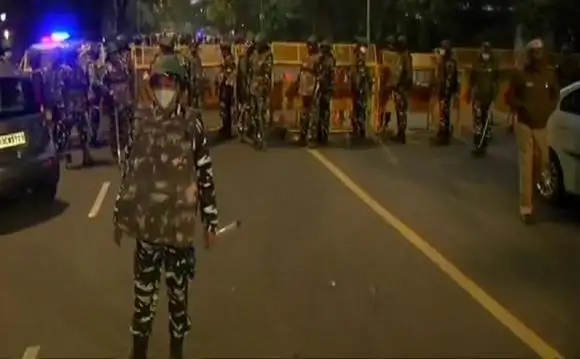 दिल्लीत बॉम्बस्फोटामुळे हाय अलर्ट जारी.
