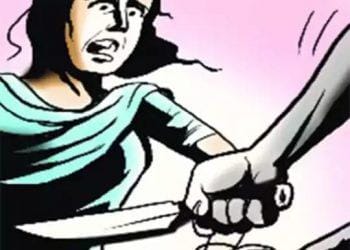 बलात्काराचा प्रयत्न करणाऱ्यावर तरुणीने केला वार