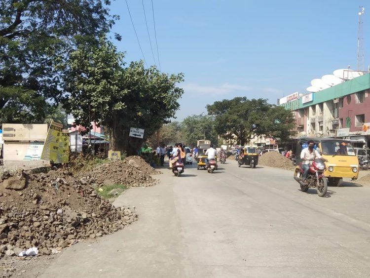 रस्त्याच्या साईटपट्टीसाठी मातीचा मुलामा