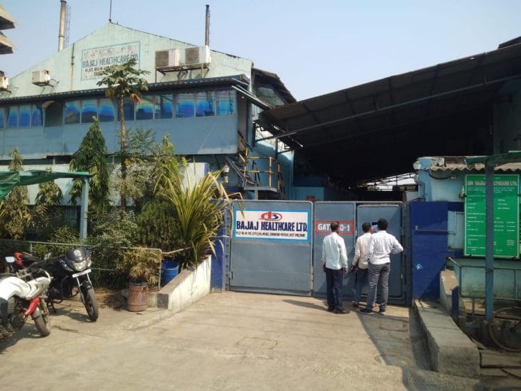 बजाज हेल्थकेअर कारखान्यात दोन कामगार जखमी