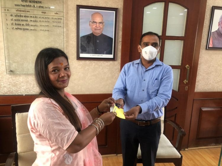 मुखपट्टी परिधान न केल्याने पालघर जिल्हा परिषद अध्यक्षांना २०० रुपयांचा दंड