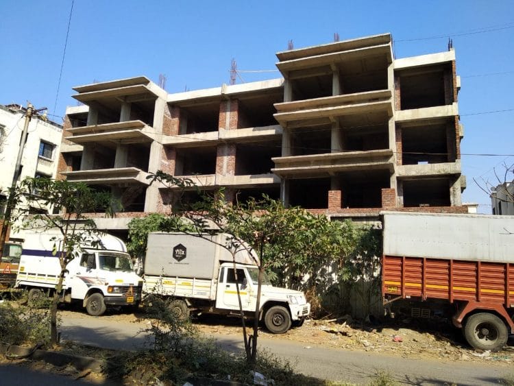 राखीव भुखंड विकणारा ओत्सवाल विकासक जोमात