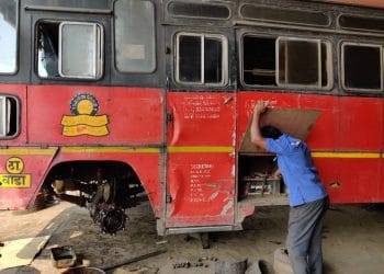नादुरुस्त बसेसमुळे प्रवाशांच्या जिवाशी खेळ