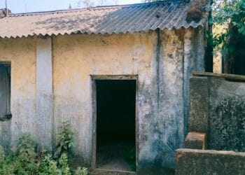 दहिसर गावात दहा वर्षांपासून समाज मंदिरात भरतेय अंगणवाडी