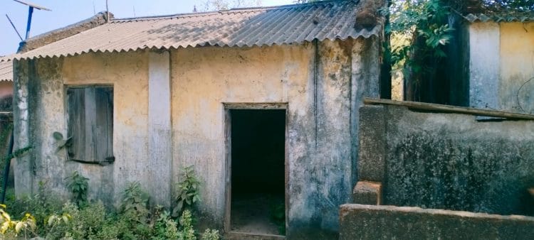 दहिसर गावात दहा वर्षांपासून समाज मंदिरात भरतेय अंगणवाडी