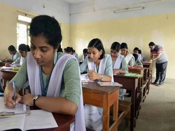 १०वी,१२वीच्या ऑफलाईन परीक्षांन बाबत चर्चा.