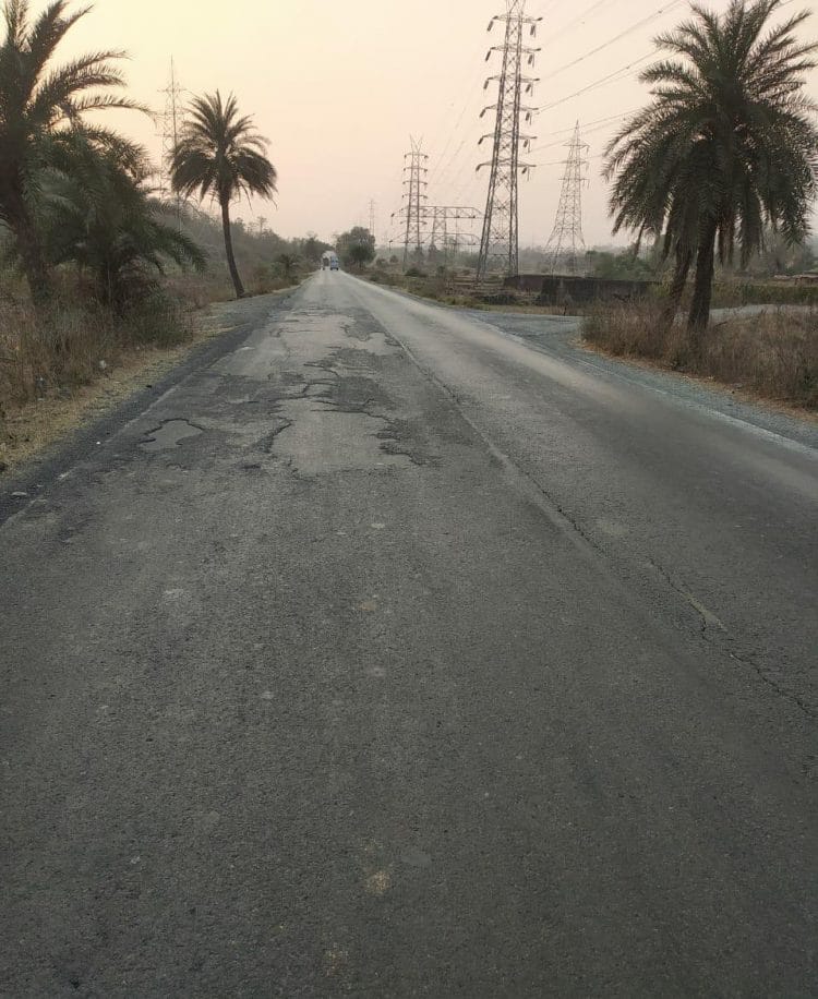 बोईसर चिल्हार रस्त्यावर राजकीय खोडा