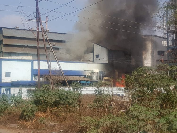 तारापुर मधील बजाज हेल्थ केअर कारखान्याला आग