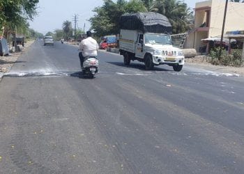 बोईसर तारापूर रस्त्यावर बेकायदेशीर टाकले गतिरोधक