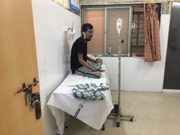 जिल्हाधिकारी कार्यालयात गृहस्ताने केला आत्महत्येचा प्रयत्न