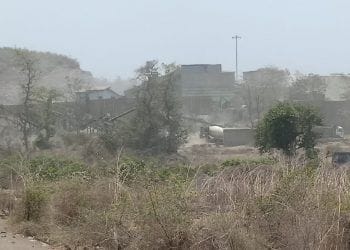 दगडी पावडर श्वास रोखतेय