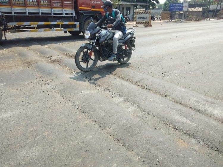 बेटेगाव चौकीवर जवळ टाकले बेकायदेशीर गतिरोधक