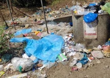 मनोरमध्ये कचरा कुंडीत पीपीई किट