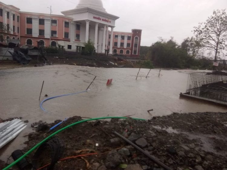 वादळी पावसामुळे जनजीवन विस्कळीत