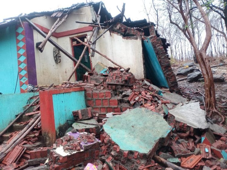 तोक्ते चक्रीवादळाचा मनोरच्या ग्रामीण भागाला तडाखा