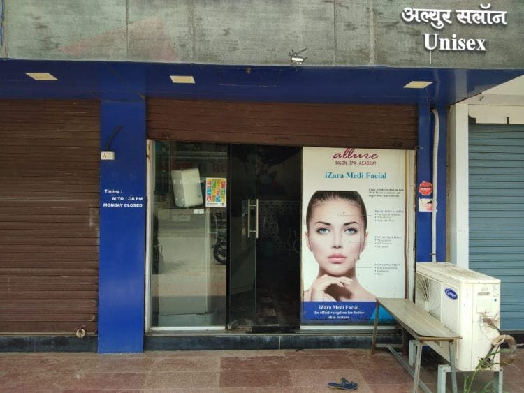 छुप्या सुरू असलेल्या सलून मध्ये चार बेशुद्ध !