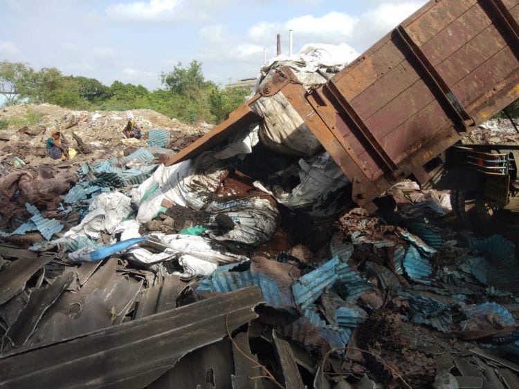 विराज कारखान्यांने फेकला रासायनिक घनकचरा