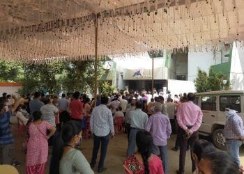 टिमा लसीकरण केंद्रात शेकडोची गर्दी