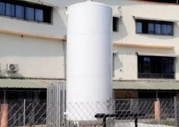 विक्रमगड येथील रिव्हेरा हॉस्पिटल मधील ऑक्सिजन टँकच्या वॉल्व्हमधून ऑक्सिजन गळती