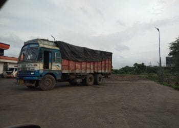 बेकायदेशीर घातक रसायन वाहतूक करणारे वाहन ताब्यात